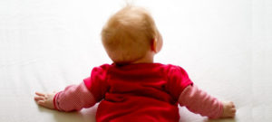 Comment aider votre bébé à se retourner tout seul ?