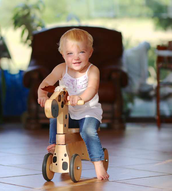 Trotteur, porteur et marcheur : comment les choisir ? - Bébés et Mamans