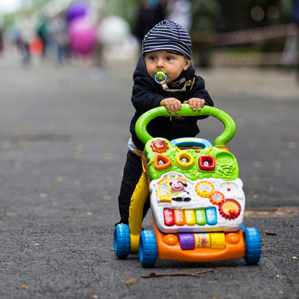 Trotteurs, porteurs, pousseurs ... faites le tri!